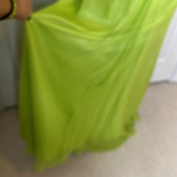 Aidan Mattox Chiffon Silk Beaded Neckline Gown Lime Green Sz8 - Picture 10 of 12